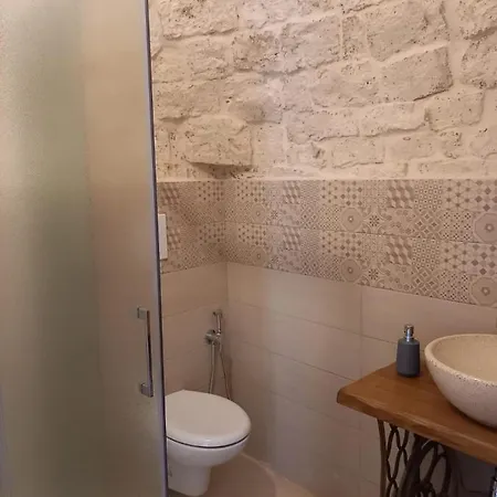 Trullo Calamo, Tra Mare E Citta